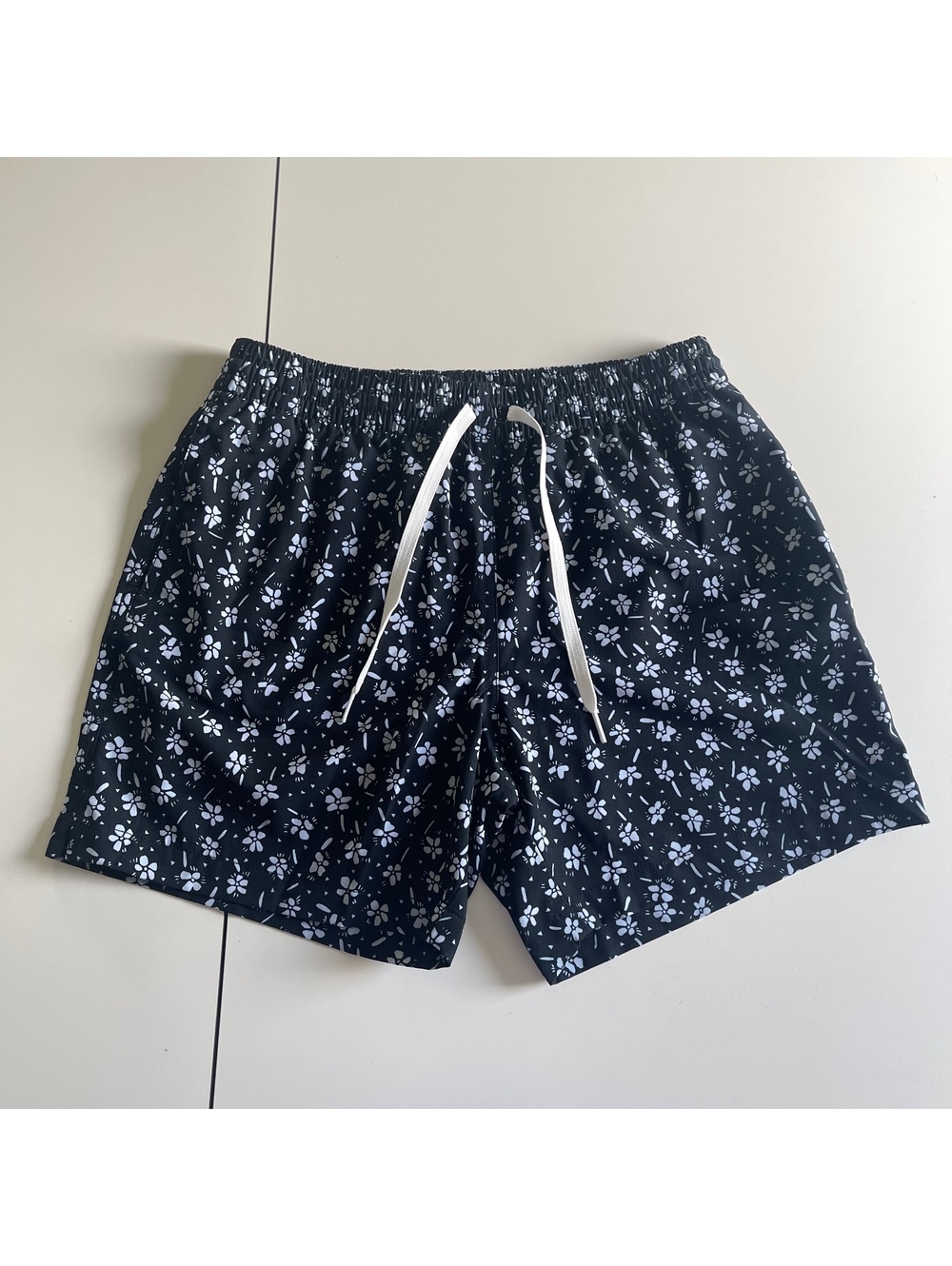 Chubbies Men's Size Small The Daisy Dives Swim Trunks